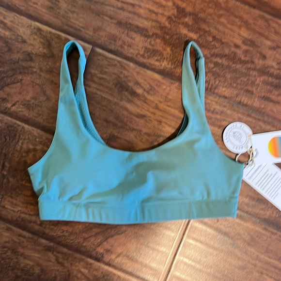 Vuori daily bra celadon - Picture 1 of 2